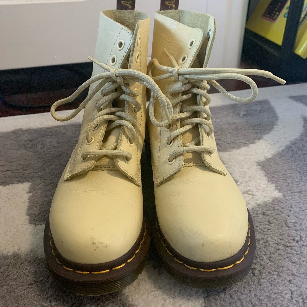 Dr. Martens Pascal Pastel Yellow Virginia